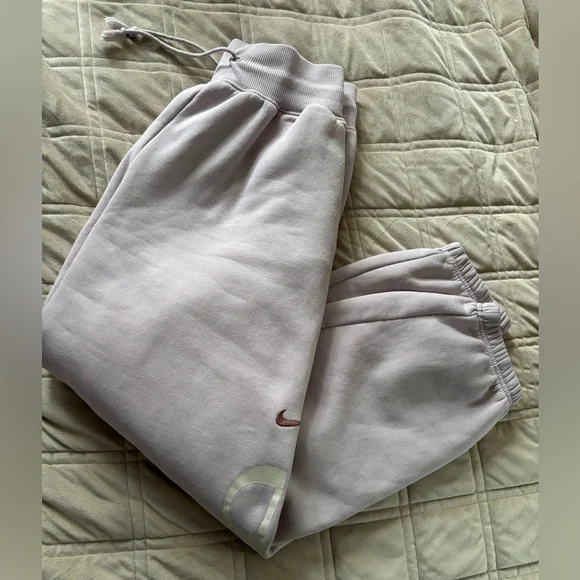 Nike Soft Gray / purple Joggers - Picture 2 of 8